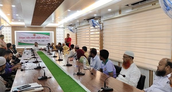 ভাঙ্গুড়া উপজেলা হলরুমে অনুষ্ঠিত আইন-শৃঙ্খলা সভায় বক্তব্য দেন উপজেলা সহকারী কমিশনার (ভূমি) ও অতিরিক্ত দায়িত্বপ্রাপ্ত ইউএনও জনাব মিজানুর রহমান।