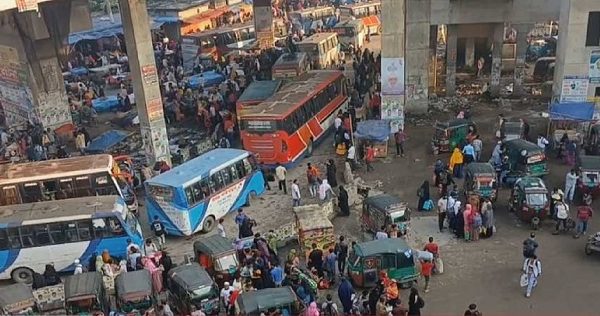 ঈদযাত্রা: গাজীপুর মহাসড়কে যানজট ও অতিরিক্ত ভাড়ায় নাকাল ঘরমুখো মানুষ