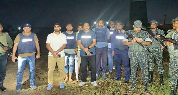 ঈশ্বরদীতে অবৈধ মাটি কাটার বিরুদ্ধে গভীর রাতে প্রশাসনের অভিযান