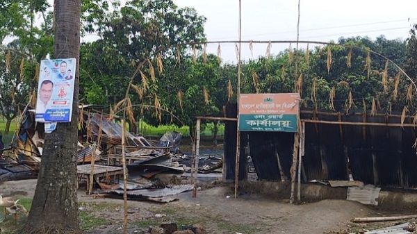 নওগাঁর মান্দায় বিএনপি অফিসে অগ্নিসংযোগ সরঞ্জাম ভস্মীভূত