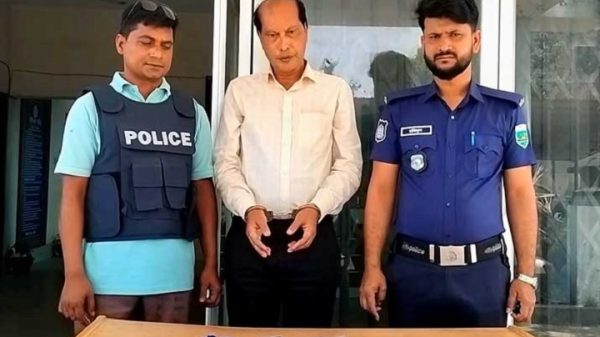 পাবনার ঈশ্বরদীতে ভুয়া জেলা সহকারী জজ আটক